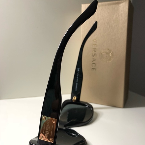 🌸Authentic Versace sunglasses🌸 - Picture 5 of 7